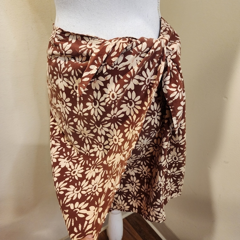 ANN TAYLOR Women's Brown Floral Silk Wrap Mini Skirt size M - Picture 2 of 9